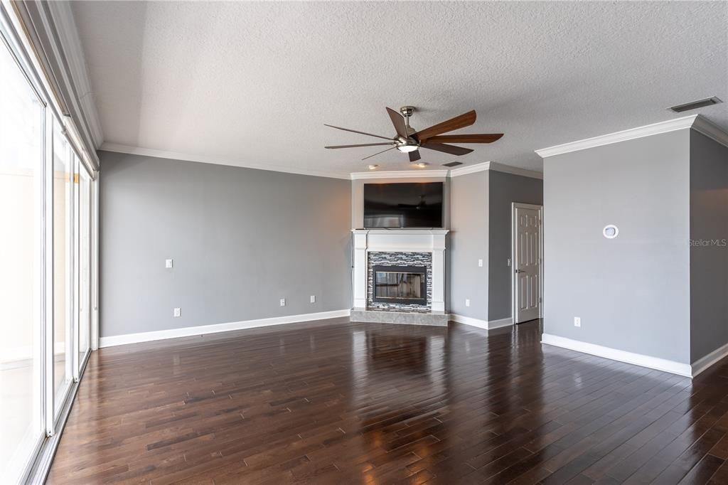 For Sale: $1,330,000 (3 beds, 2 baths, 2998 Square Feet)