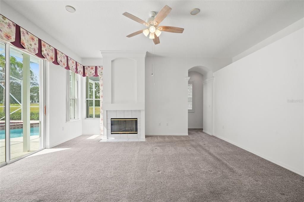 For Sale: $460,000 (4 beds, 3 baths, 2211 Square Feet)