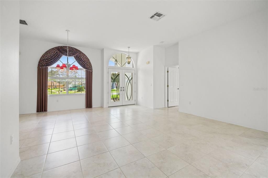 For Sale: $460,000 (4 beds, 3 baths, 2211 Square Feet)