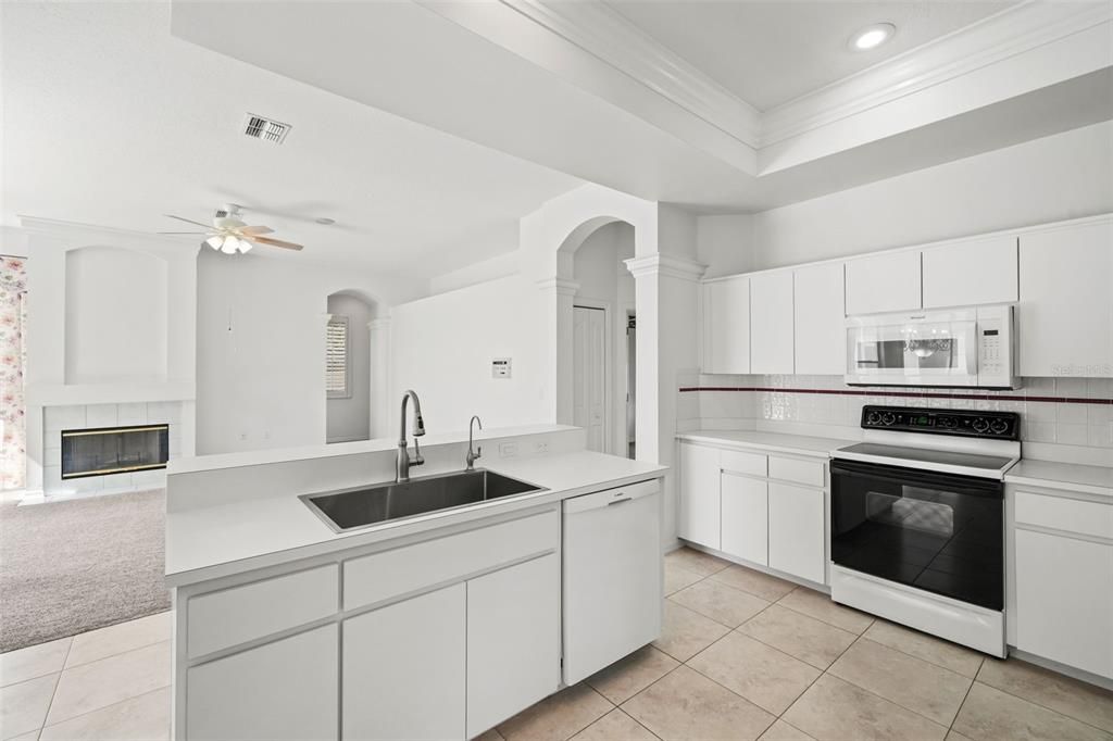 For Sale: $460,000 (4 beds, 3 baths, 2211 Square Feet)