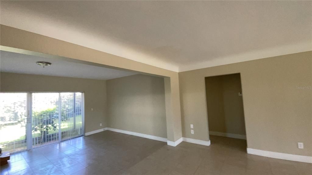 合同活跃: $679,000 (2 贝兹, 2 浴室, 1613 平方英尺)