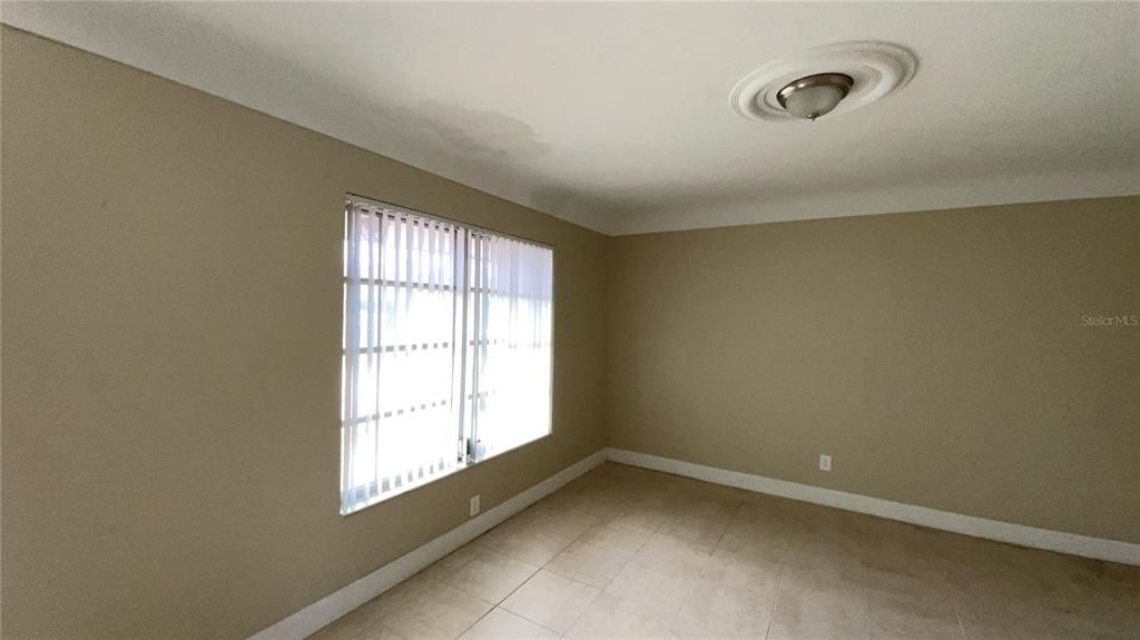 合同活跃: $679,000 (2 贝兹, 2 浴室, 1613 平方英尺)