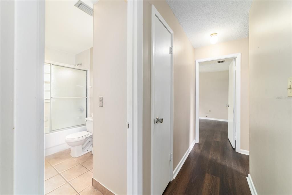 Active With Contract: $185,000 (3 beds, 1 baths, 1411 Square Feet)