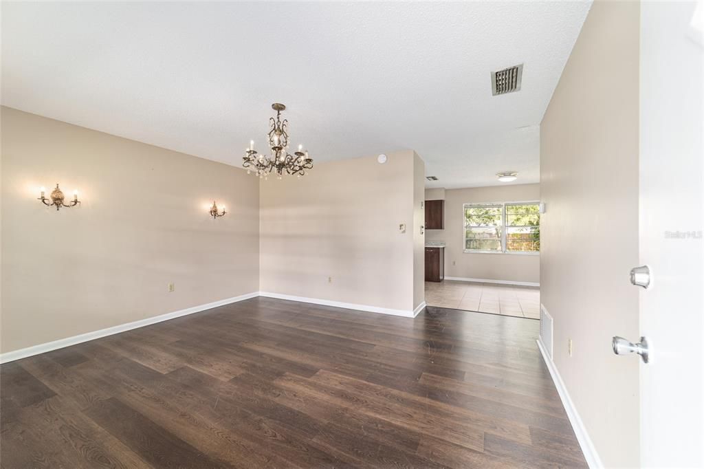 Active With Contract: $185,000 (3 beds, 1 baths, 1411 Square Feet)