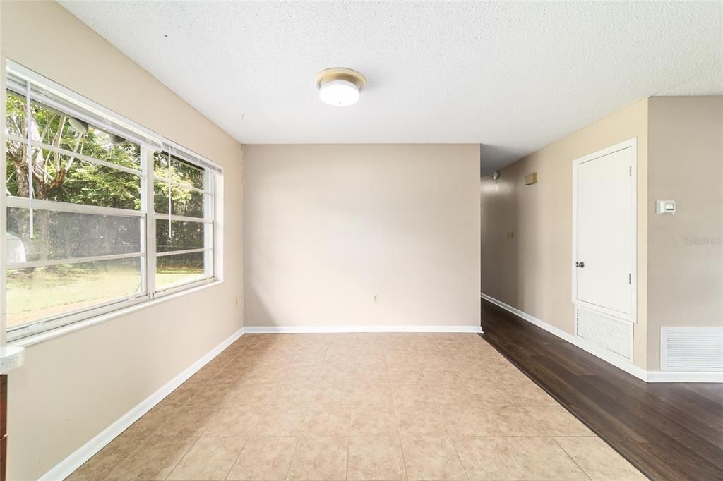 Active With Contract: $185,000 (3 beds, 1 baths, 1411 Square Feet)