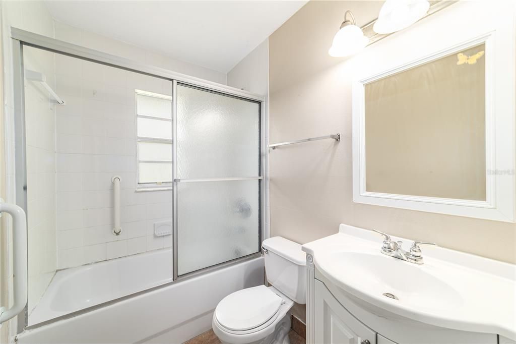 Active With Contract: $185,000 (3 beds, 1 baths, 1411 Square Feet)