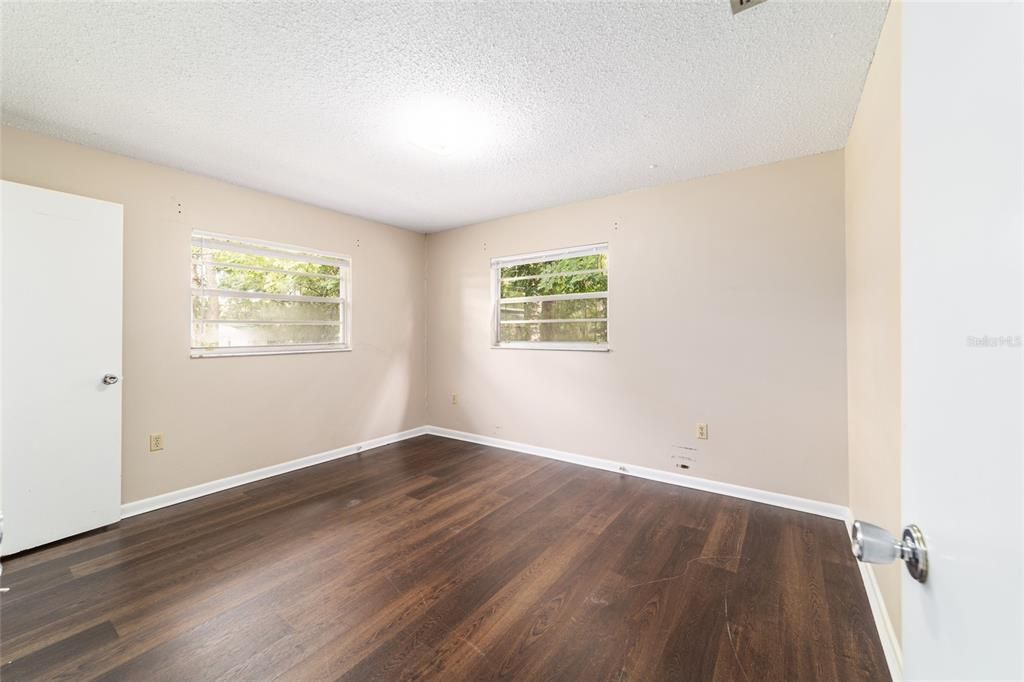 Active With Contract: $185,000 (3 beds, 1 baths, 1411 Square Feet)