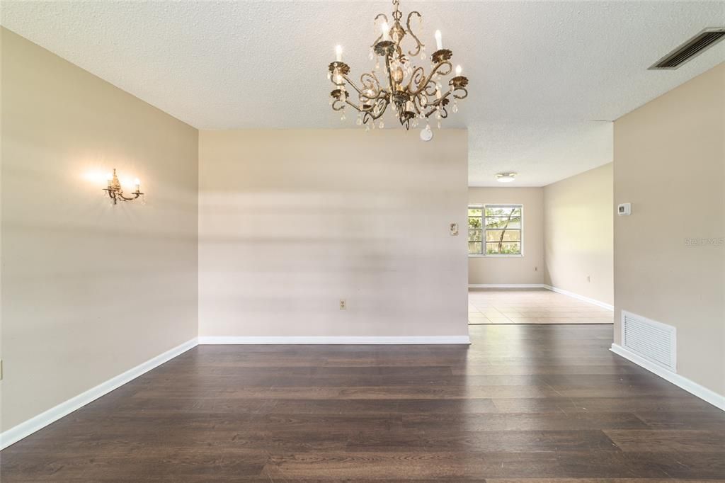 Active With Contract: $185,000 (3 beds, 1 baths, 1411 Square Feet)