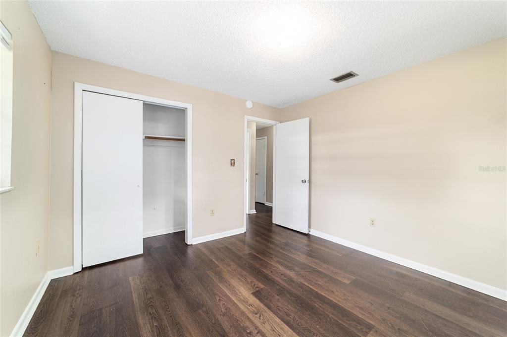 Active With Contract: $185,000 (3 beds, 1 baths, 1411 Square Feet)