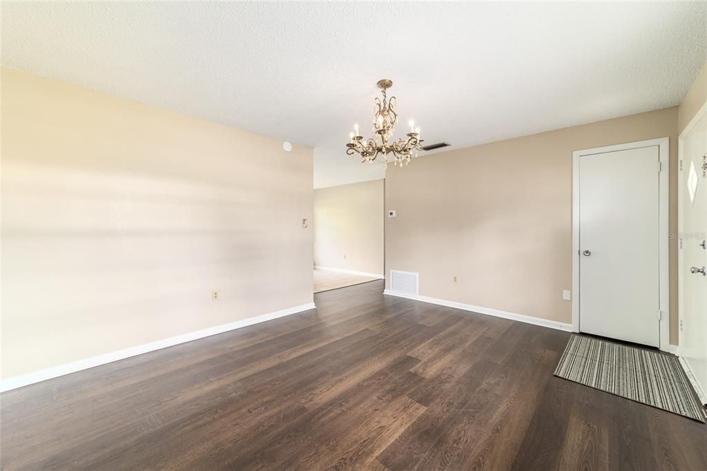 Active With Contract: $185,000 (3 beds, 1 baths, 1411 Square Feet)