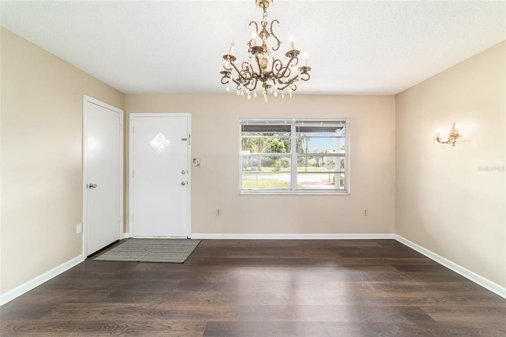 Active With Contract: $185,000 (3 beds, 1 baths, 1411 Square Feet)