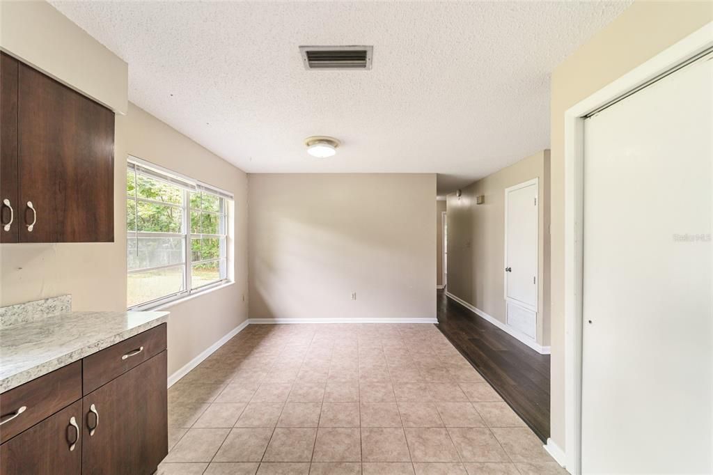 Active With Contract: $185,000 (3 beds, 1 baths, 1411 Square Feet)