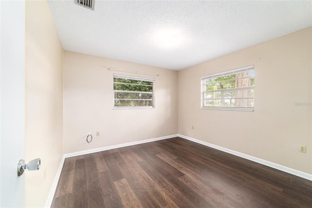 Active With Contract: $185,000 (3 beds, 1 baths, 1411 Square Feet)