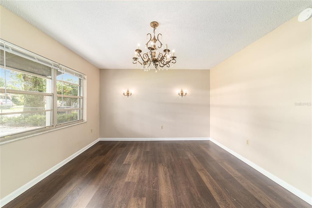 Active With Contract: $185,000 (3 beds, 1 baths, 1411 Square Feet)