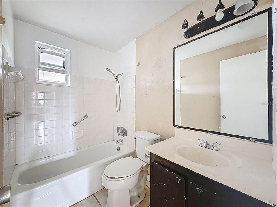 待售: $200,000 (2 贝兹, 2 浴室, 1025 平方英尺)