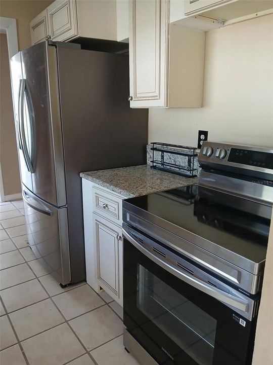 待售: $200,000 (2 贝兹, 2 浴室, 1025 平方英尺)