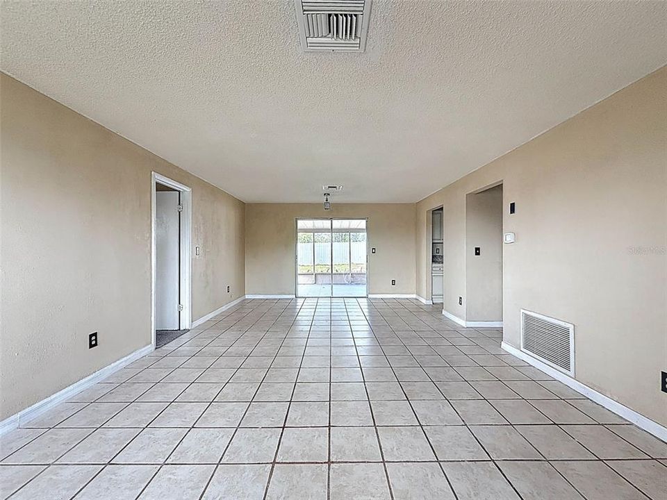 待售: $200,000 (2 贝兹, 2 浴室, 1025 平方英尺)