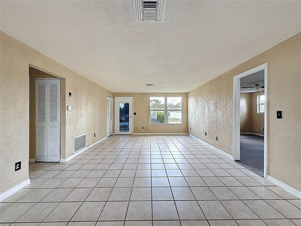 待售: $200,000 (2 贝兹, 2 浴室, 1025 平方英尺)