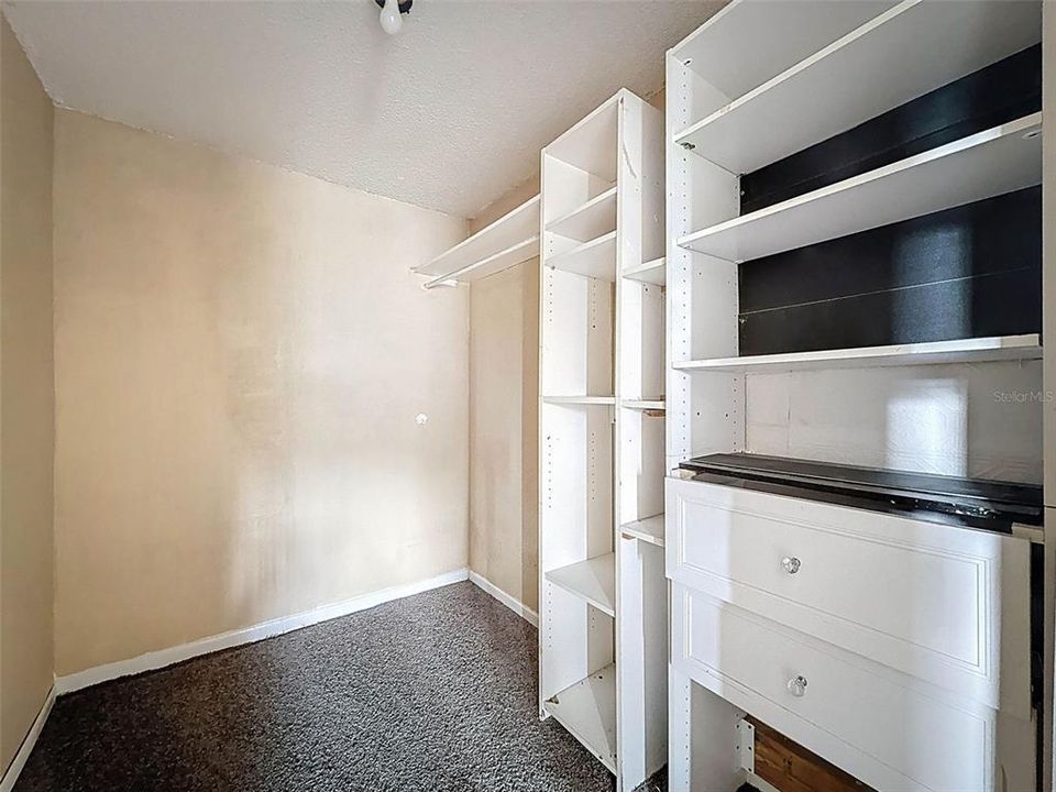 待售: $200,000 (2 贝兹, 2 浴室, 1025 平方英尺)