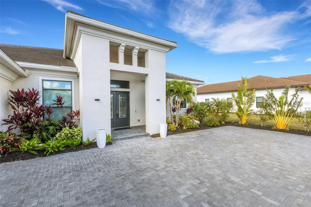 For Rent: $6,200 (3 beds, 4 baths, 3663 Square Feet)