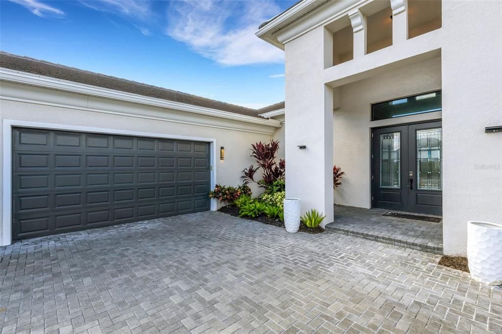 For Rent: $6,200 (3 beds, 4 baths, 3663 Square Feet)