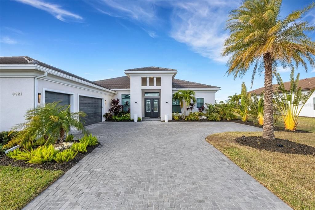 For Rent: $6,200 (3 beds, 4 baths, 3663 Square Feet)