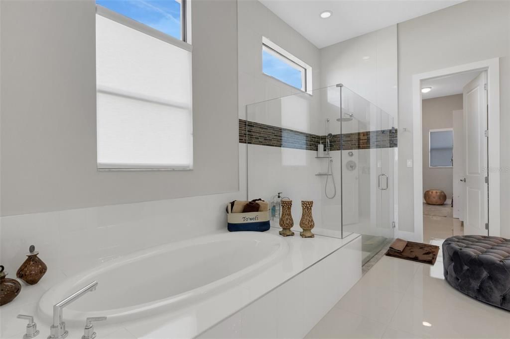 For Rent: $6,200 (3 beds, 4 baths, 3663 Square Feet)