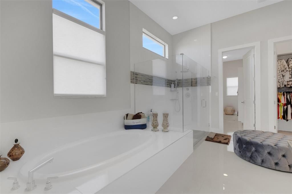 For Rent: $6,200 (3 beds, 4 baths, 3663 Square Feet)