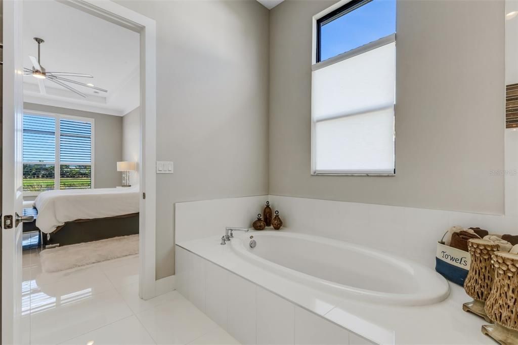 For Rent: $6,200 (3 beds, 4 baths, 3663 Square Feet)