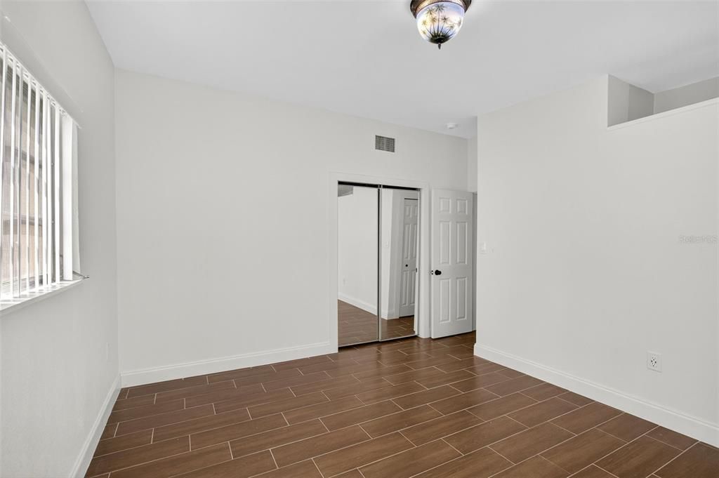 Active With Contract: $150,000 (2 beds, 1 baths, 890 Square Feet)