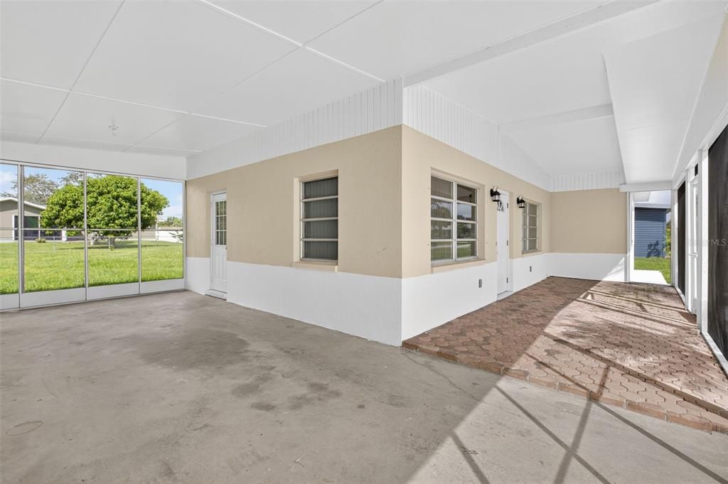 Active With Contract: $150,000 (2 beds, 1 baths, 890 Square Feet)