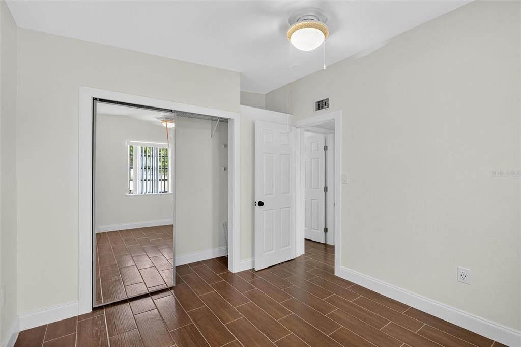 Active With Contract: $150,000 (2 beds, 1 baths, 890 Square Feet)