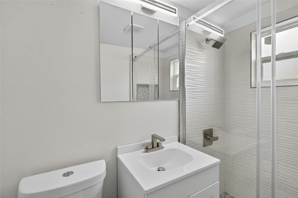 Active With Contract: $150,000 (2 beds, 1 baths, 890 Square Feet)