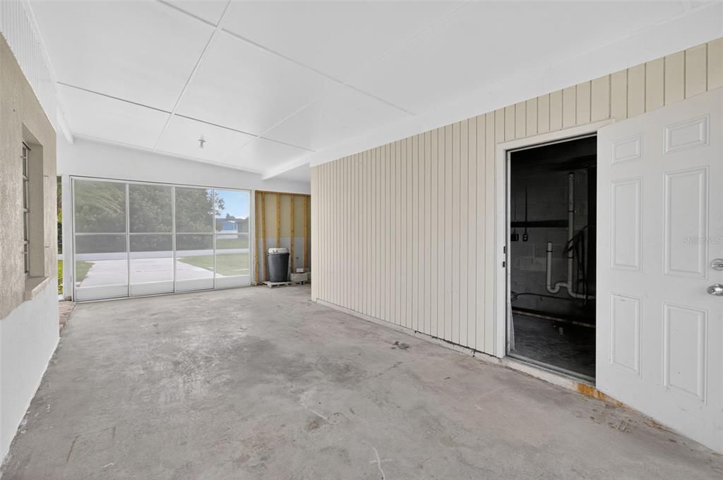 Active With Contract: $150,000 (2 beds, 1 baths, 890 Square Feet)