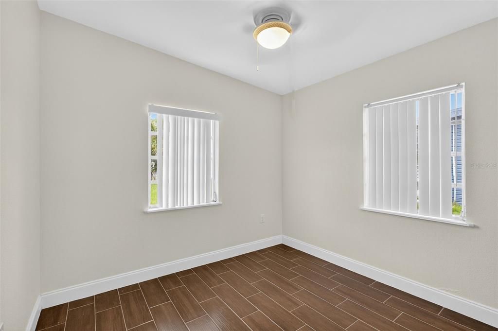 Active With Contract: $150,000 (2 beds, 1 baths, 890 Square Feet)