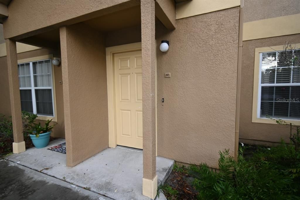 For Rent: $1,700 (3 beds, 2 baths, 1205 Square Feet)