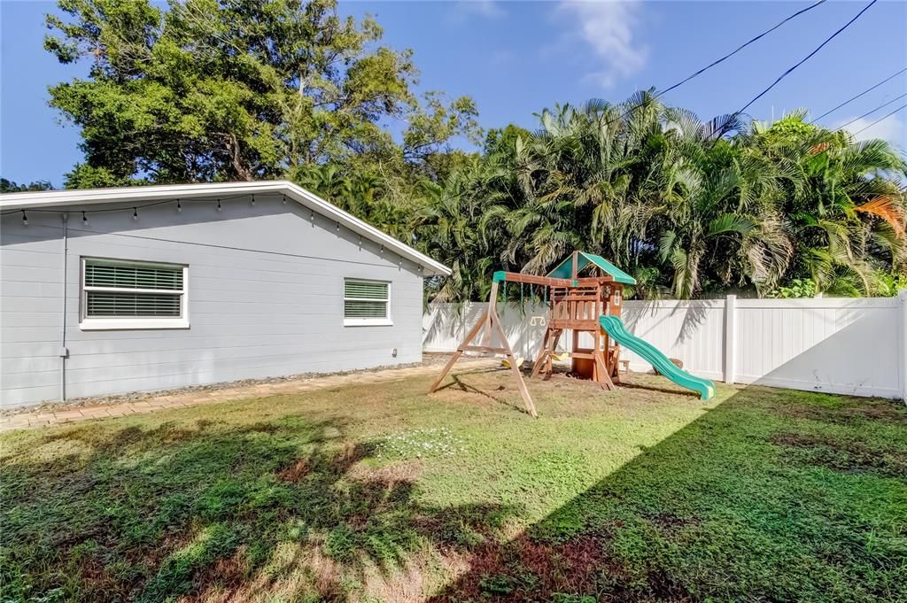 Active With Contract: $730,000 (3 beds, 3 baths, 1848 Square Feet)