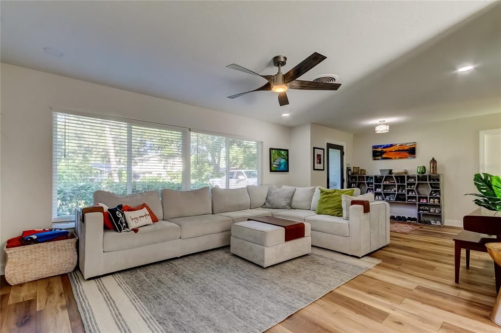 Active With Contract: $730,000 (3 beds, 3 baths, 1848 Square Feet)