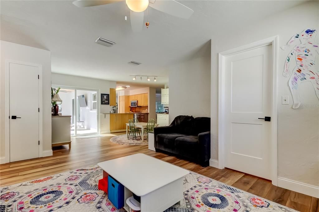 Active With Contract: $730,000 (3 beds, 3 baths, 1848 Square Feet)