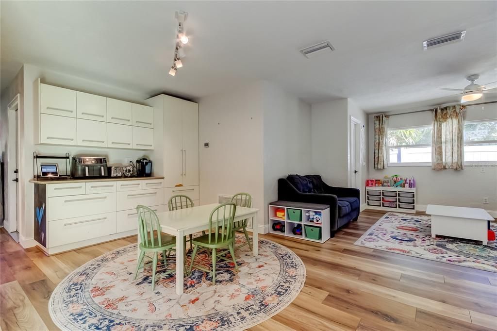 Active With Contract: $730,000 (3 beds, 3 baths, 1848 Square Feet)