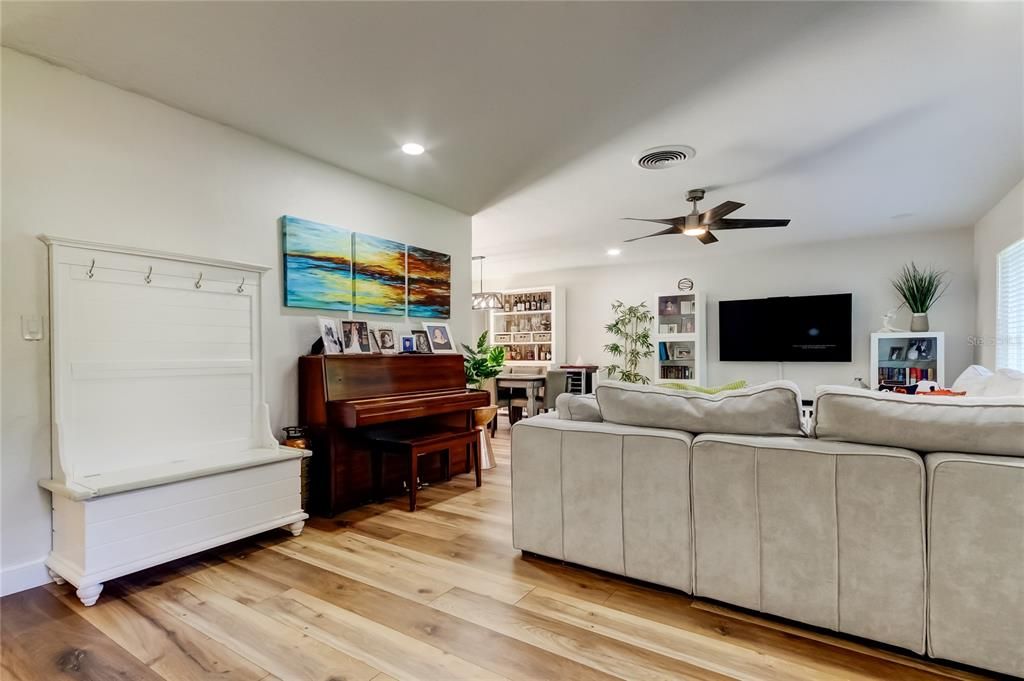 Active With Contract: $730,000 (3 beds, 3 baths, 1848 Square Feet)