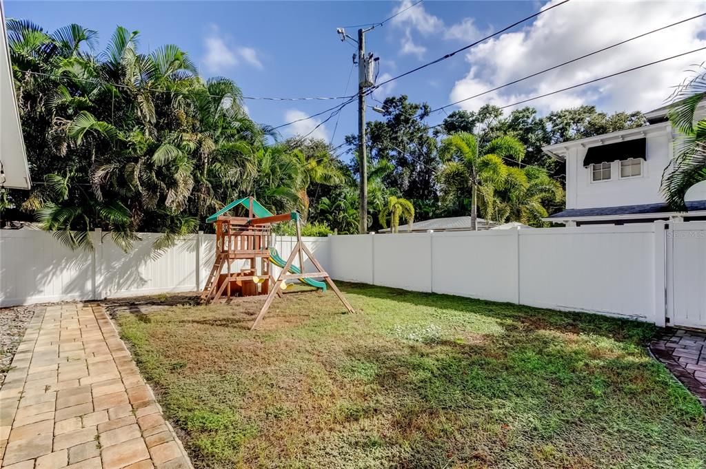 Active With Contract: $730,000 (3 beds, 3 baths, 1848 Square Feet)