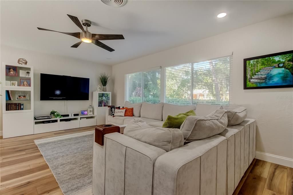 Active With Contract: $730,000 (3 beds, 3 baths, 1848 Square Feet)