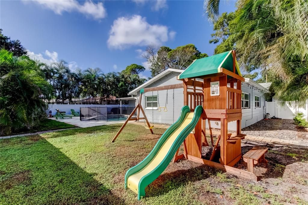 Active With Contract: $730,000 (3 beds, 3 baths, 1848 Square Feet)