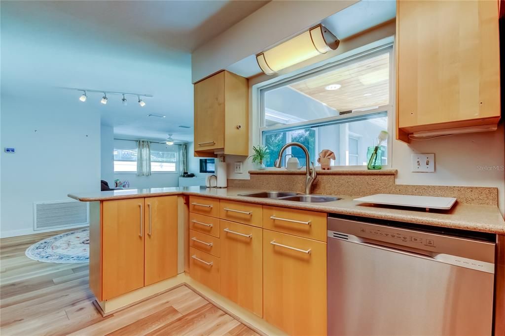 Active With Contract: $730,000 (3 beds, 3 baths, 1848 Square Feet)