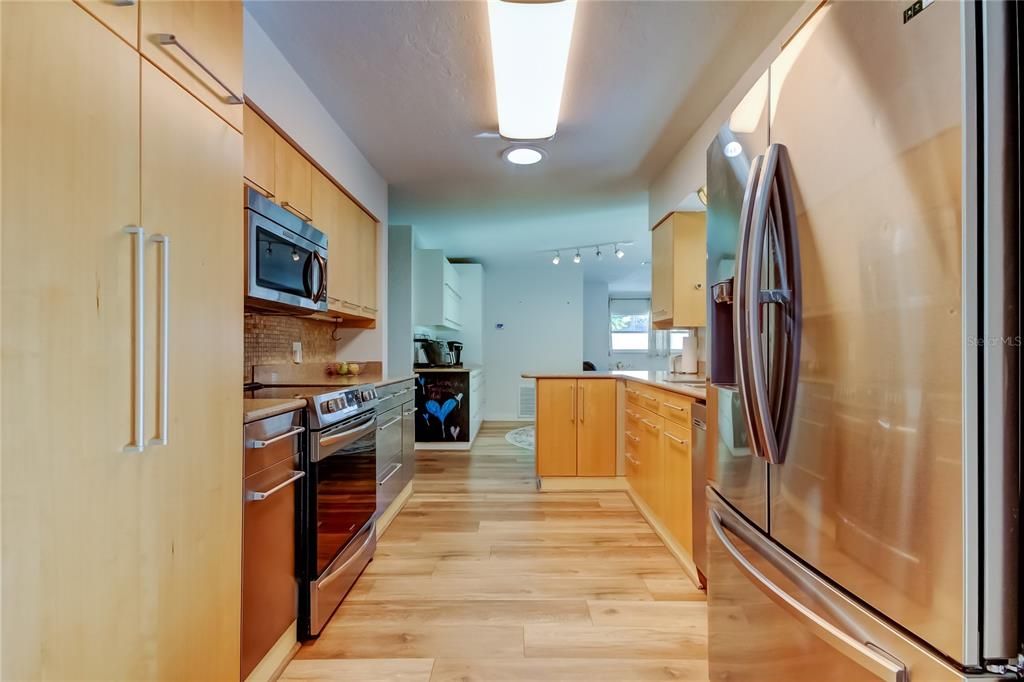 Active With Contract: $730,000 (3 beds, 3 baths, 1848 Square Feet)