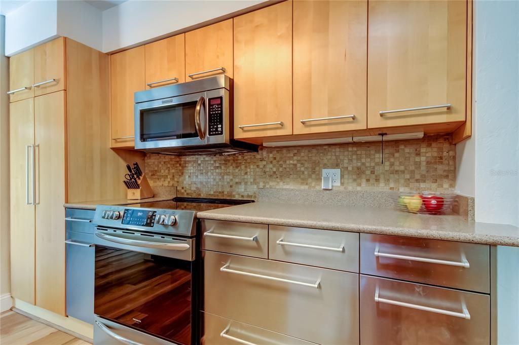 Active With Contract: $730,000 (3 beds, 3 baths, 1848 Square Feet)