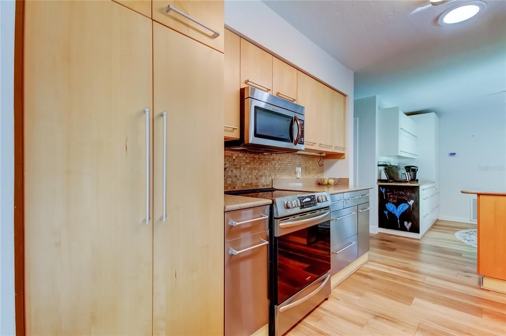 Active With Contract: $730,000 (3 beds, 3 baths, 1848 Square Feet)