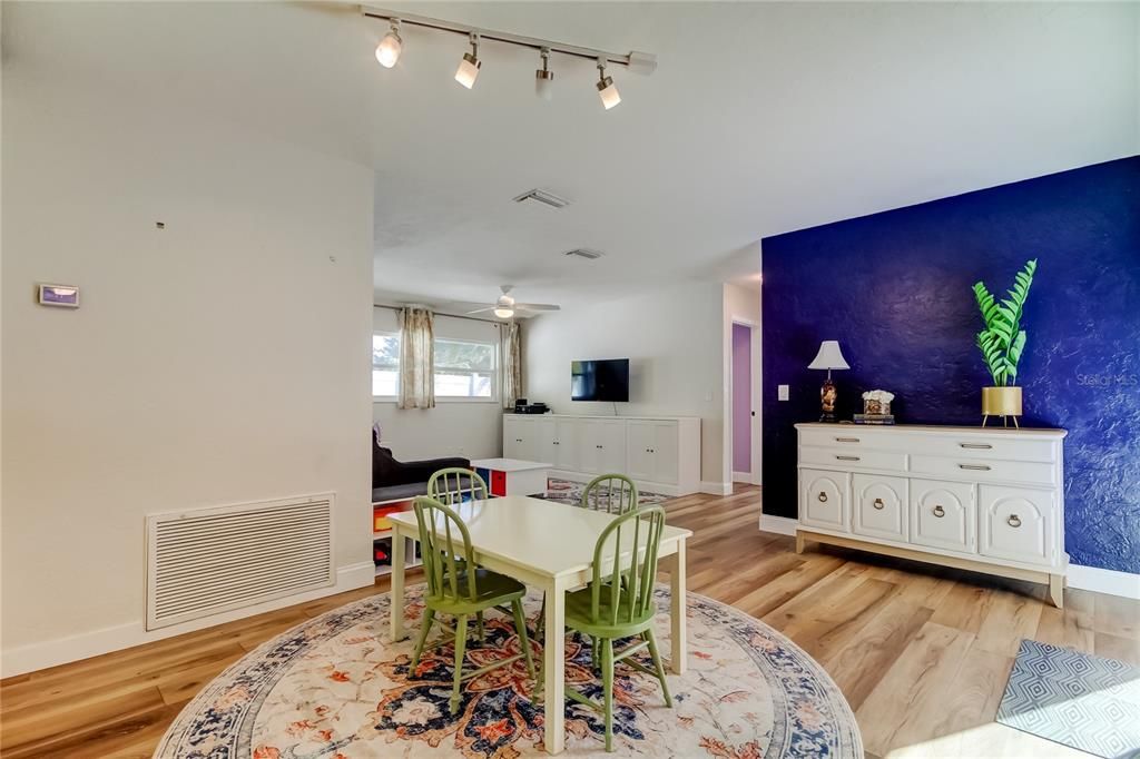 Active With Contract: $730,000 (3 beds, 3 baths, 1848 Square Feet)