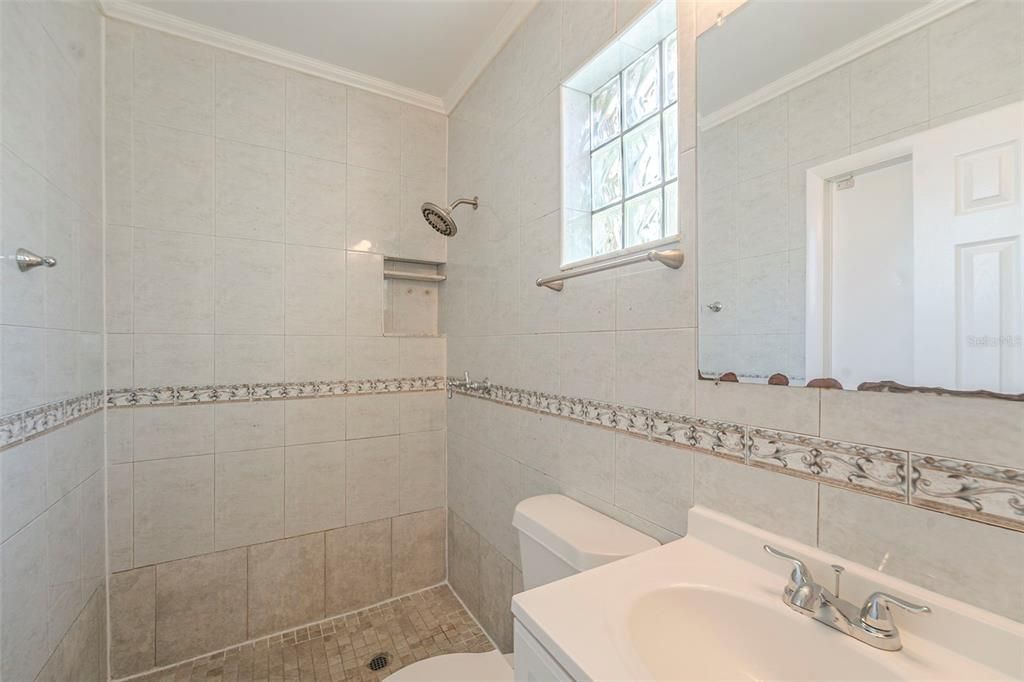 For Sale: $500,000 (3 beds, 2 baths, 1296 Square Feet)